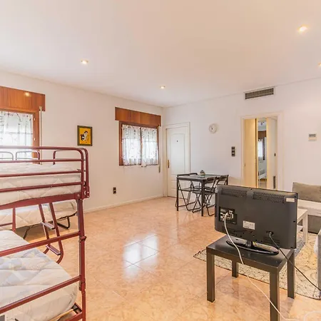 Junto A La Basilica Del Pilar 萨拉戈萨